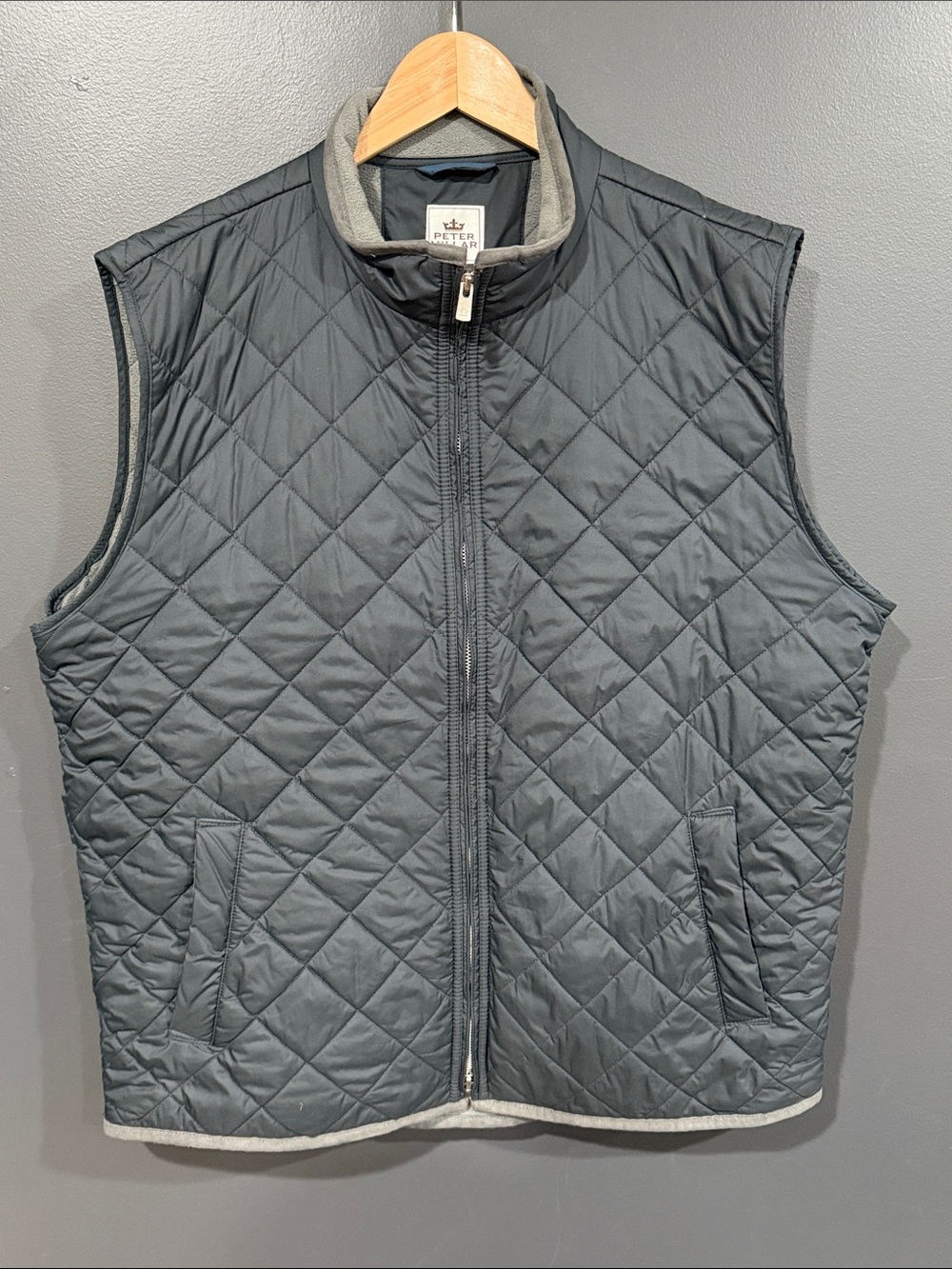 Peter Millar Diamond-Quilted Vest in Charcoal